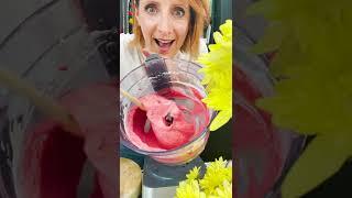 Healthy frozen smoothie bowl   Sofie Dumont #Shorts