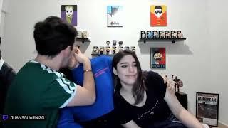 Beso de AriGameplays y Juansguarnizo en directo   Twitch Moments