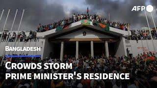 Crowds storm Bangladesh prime ministers residence  AFP