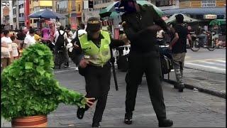 Bushman Prank These police officers got a great epic scare