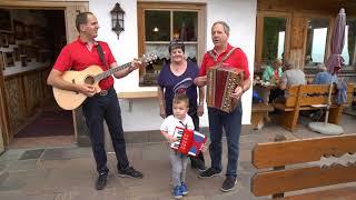 Almgasthaus Zellberg Stüberl - Ein Geburtstagsständchen für Maria - Von Klaus Christ