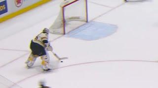 Its a GOALIE GOAL for Ullmark