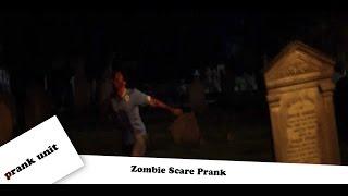 EL ZOMBIE DEL CEMENTERIO - Broma De Terror  Scare Prank - BarryBeeTV