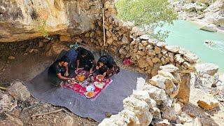 Nomadic Life Building a Hut and Cooking Pasta for Lunch in Harsh Conditions