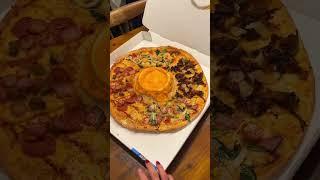 Tim makan pizza dirumah atau resto??