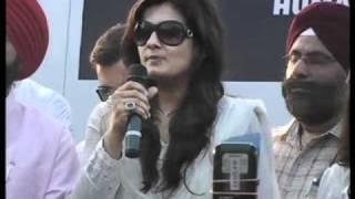 Ajay Devgn Raveena Tandon walk for 2611