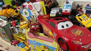 【lightning mcqueen toys collection】おもちゃのトミカカーズのラウール、リッチ、はたらくくるま