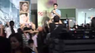 Ejay Falcon - Singing Ngiti for Mundo Man ay Magunaw Mall Tour