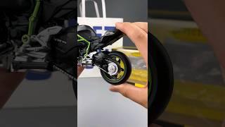 Small scale Kawasaki Ninja H2R motorcycle model #diecast #modelmoto #satisfying #toy