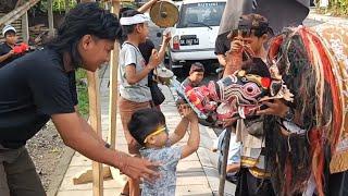 Sawer Barong Ngelawang Di Jalan Saat Belanja Ke Alfamart