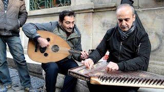 Street musician in Istanbul play amazing kanun - Bella Ciao