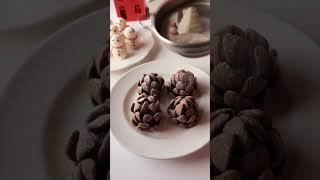 Make these Brownie pine cones in winter ️ and enjoy #youtubeshorts #recipe #winter #ytshorts