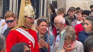 Snoozy Tourists Blocks the Kings Guard as they Return and this Happened