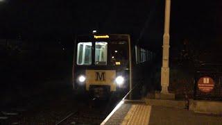 Tyne and Wear Metro - Metrocars 4026 and 4042 arriving at Howdon 15112020