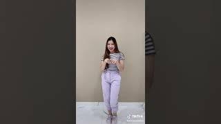 Cewek pamer susu di tik tok  auto crot crot