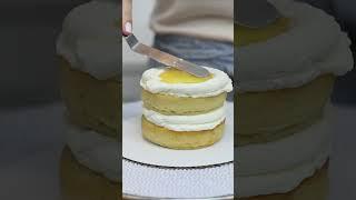 Prevent bulging frosting on cakes like this #shorts