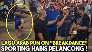 Tiba-tiba muncul dancer breakdance Pak Arab pun keluar tak tahan nk tunjuk bakat menyanyi