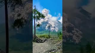 kejadian tadi siang gunung merapi erupsi #gunungmerapi #gunung #youtubeshorts #youtube #shortsvideo