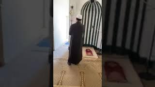 انهيار المؤذن .. لا حول ولا قوة الا بالله ..صلوا فى بيوتكم