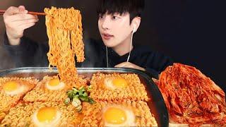 Eating 5 packets of spicy ramen noodles with kimchi and tripe rice  MUKBANG ASMR