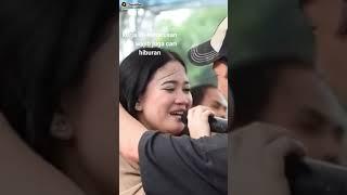 hiburan heboh viral saweran mesra