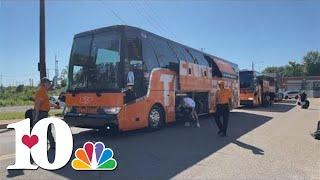 Tennessee baseball arrives at Lindsey Nelson Stadium ahead of the Market Square celebration