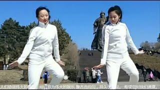 The beautiful Jiaqi and Changchun bring youthfulness and youth dance to all of us.