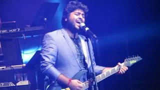 Arijit Singh singing Sunn Raha Hai Na Tu Live Aashiqui 2