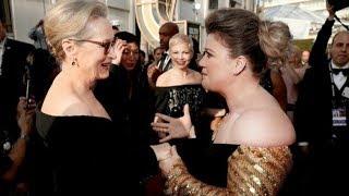 Kelly Clarkson Almost Falls Trying To Meet Meryl Streep At The 2018 Golden Globes