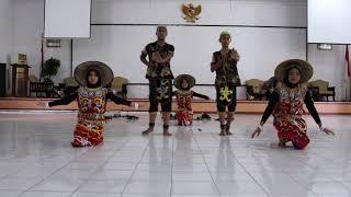 TARI KREASI DAYAK SMA N 10 SAMARINDA