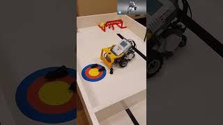Robot LEGO NXT REM sur piste robotique dédiée