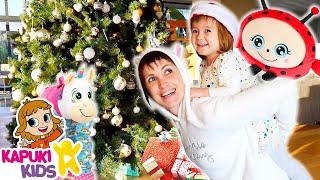 Presents for kids & Unboxing toys. Kids play with dolls & toys for girls. Family fun video.