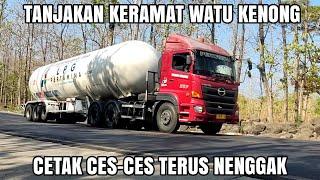 Truk Trailer Pertamina KetenggakNissan Quester Hampir Gagal Nanjak