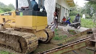 Dozer Komatsu Naik mobil tronton