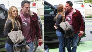 Jennifer Lopez & Ben Affleck Kiss In Los Angeles