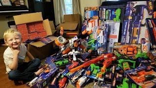 Outdoor NERF WAR 20 vs 20 Unboxing 60 guns + 4000 rounds of ammo