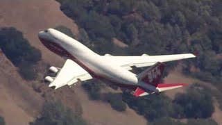 Boeing 747 Global SuperTanker at the LNU Lightning Complex fires