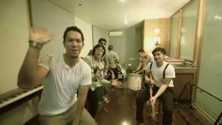 MALIQ & Dessentials - Dunia Sekitar Official Music Video