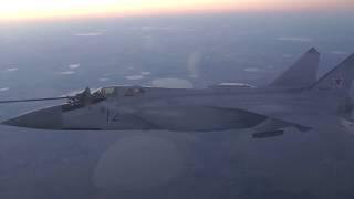 Air refueling Воздушные маневры МиГ-31БМ и Су-24М с дозаправкой в небе Урала.