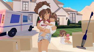 MOVING INTO OUR NEW HOUSE on Berry Avenue  Roblox Family Roleplay