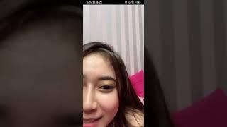 cewek cantik tanpa BRA asyik buat coli