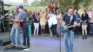 Unforgettable Doobie Brothers Live Show   Listen to the Music 