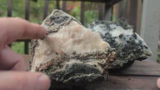 WHATS INSIDE?     DISSOLVING ROCKS WITH TABLE VINEGAR