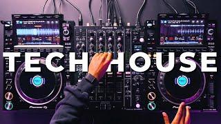 Pro DJ Mixing Techniques for a Tech House Set