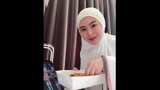 AYANA MOON MAKAN MASIH PAKAI MUKENA