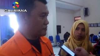 MOMENT28 KEPULAN ASAP BROMO JADI OBJEK WISATAWAN