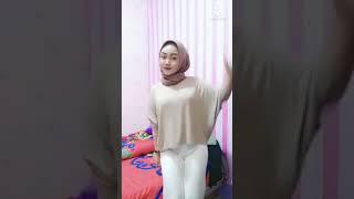 tiktok jilbab hot . cewek montok emng mantap