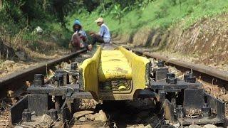 DI SINILAH REL MULAI BERGIGI  Stasiun Jambu ke Arah Bedono