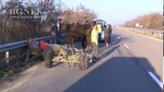 Кола блъсна каруца на пътя Казанлък-Стара Загора