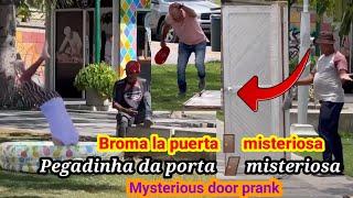 Broma la puerta mágica  Pegadinha da porta misteriosa  Mysterious door prank